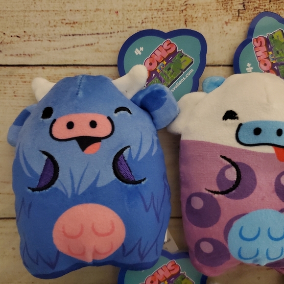 Lot of 4 Cows vs Aliens 4" Bean Filled Cow Plush #'s 001, 005, 007, 011 - Picture 2 of 10